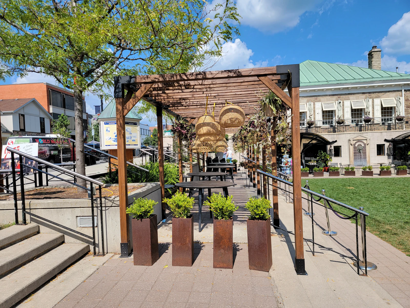 Pergola con lampade sospese