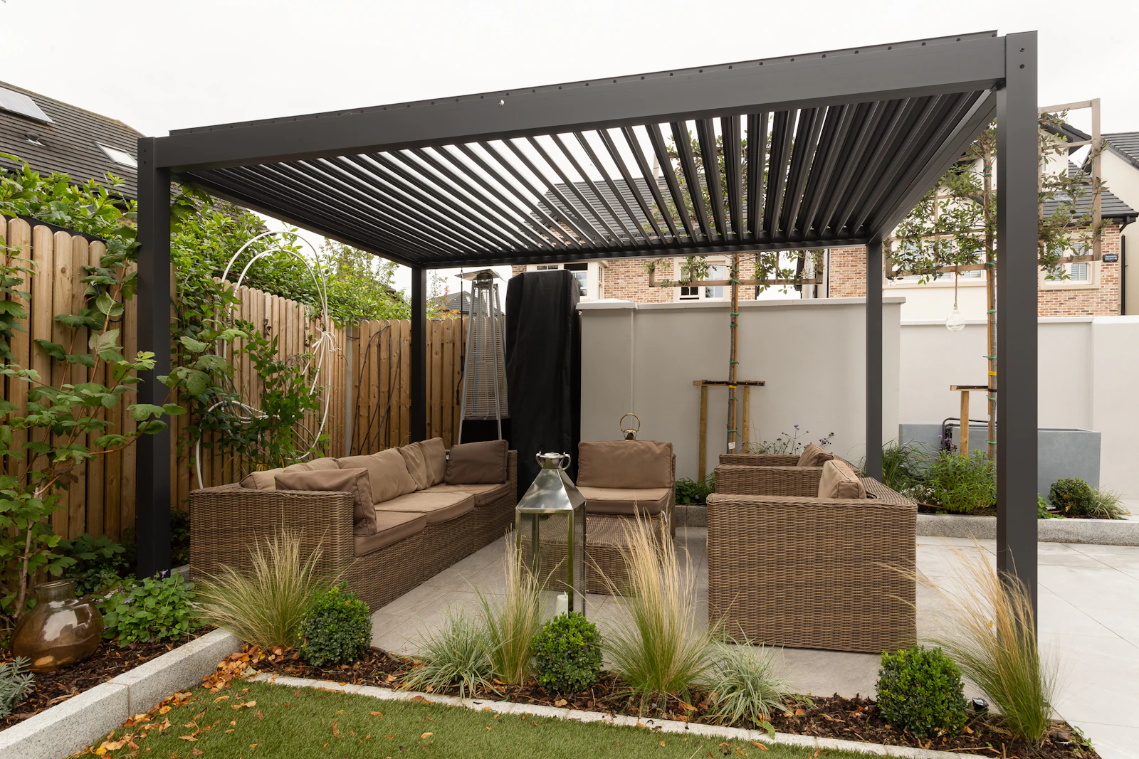 Pergola bioclimatica moderna